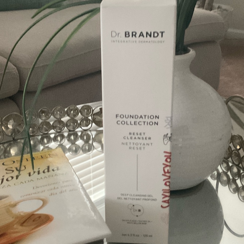 Dr. Brandt Foundation Collection Reset Cleanser - White